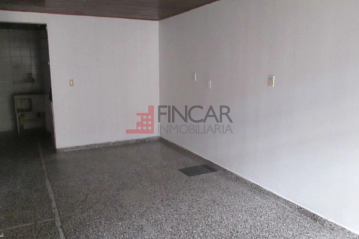 Diagonal 8b # 20a-30