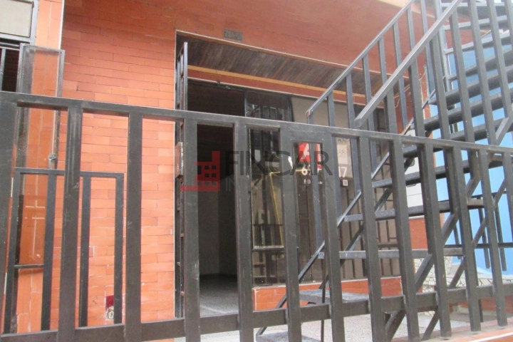 Diagonal 8b # 20a-30