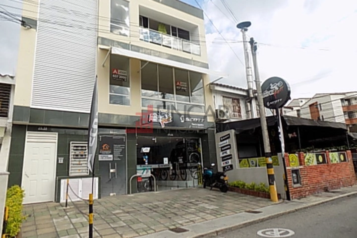 Calle 32 # 26-18