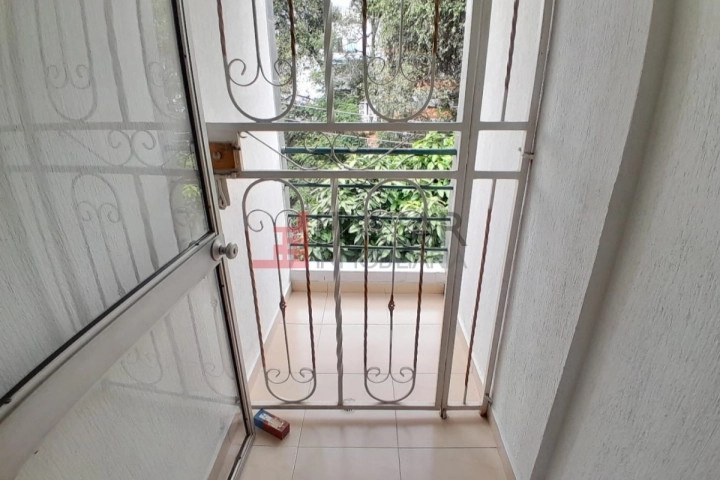 Calle 50 # 25-30