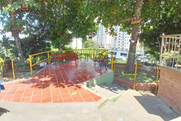 Avenida El Tejar # 104-25