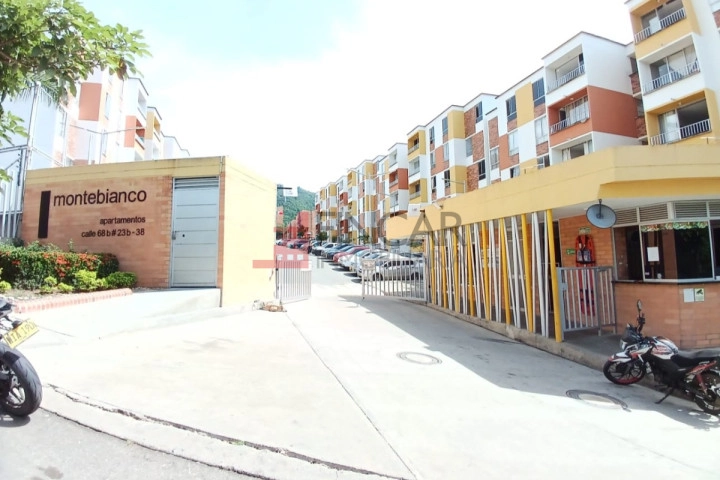 Calle 68b # 23b-38