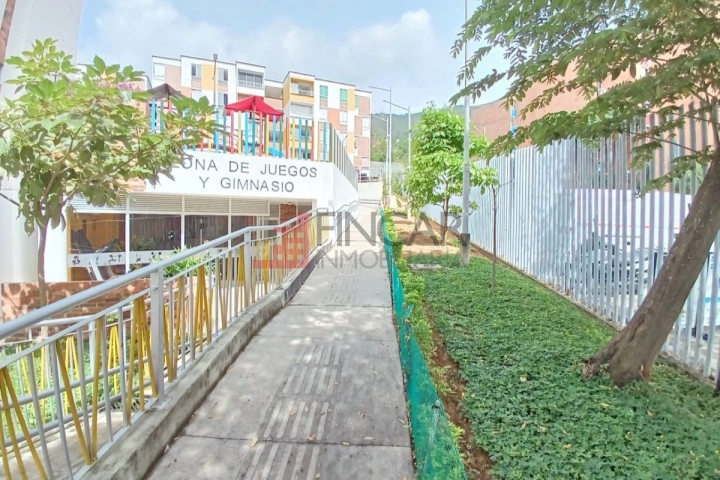Calle 68b # 23b-38