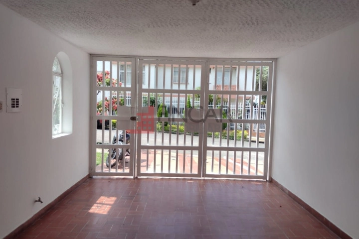 Calle 107 # 23b-11
