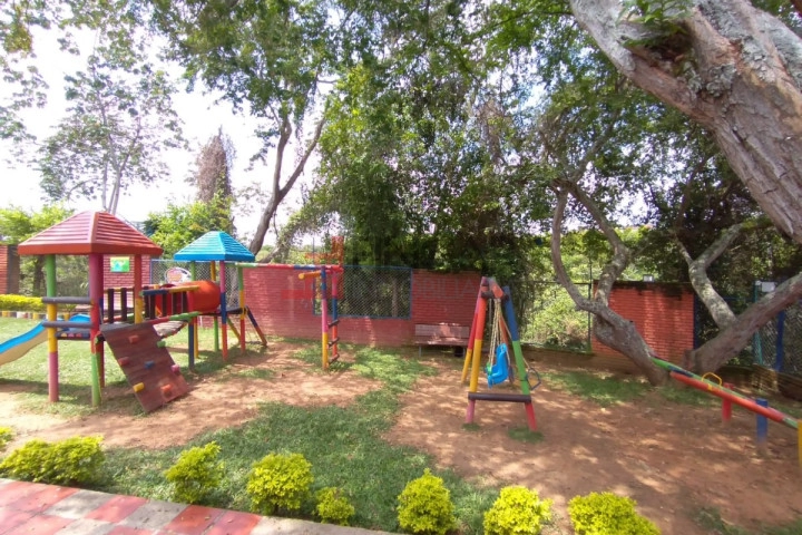 Paralela al bosque # 105- 250