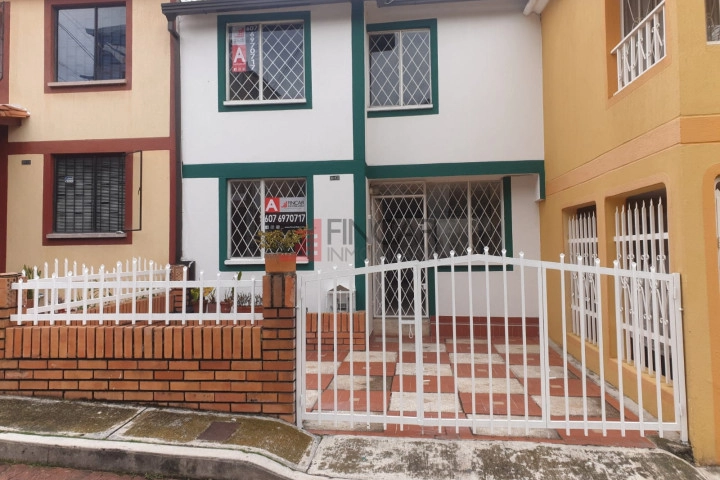 Calle 204a # 38a-132