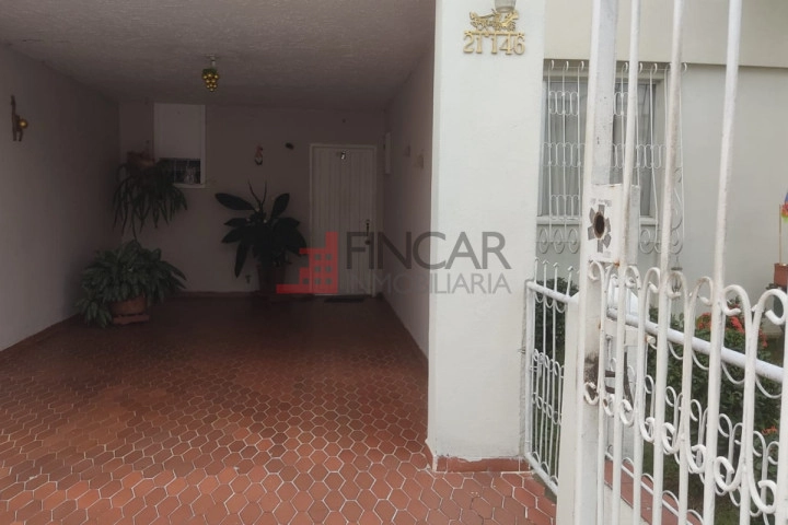 Calle 102 # 21-146
