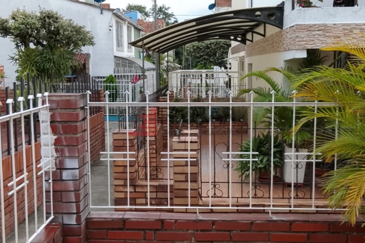 Carrera 1a # 10 guayacanes