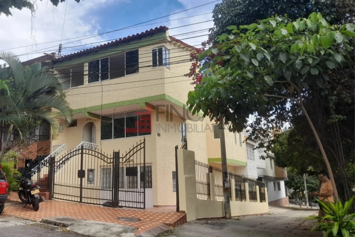 Calle 85 # 25-06