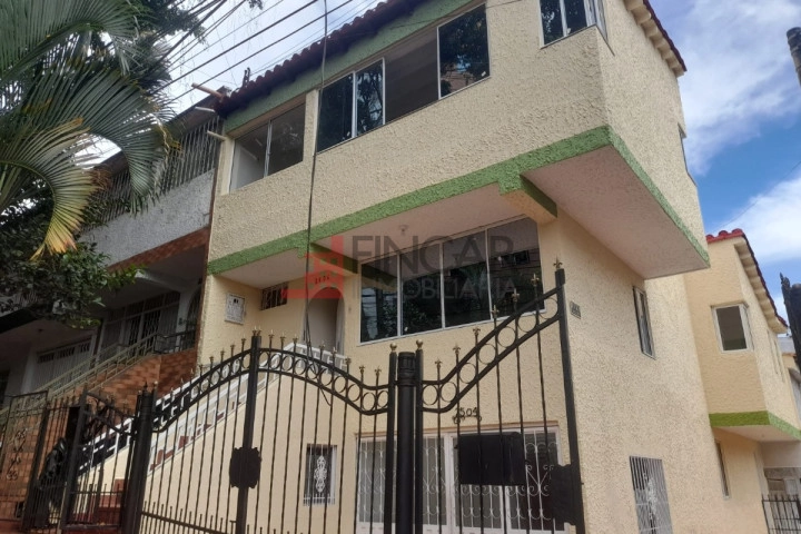 Calle 85 # 25-06